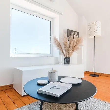 Casa Boma - Unique With Private Balcony And Panoramic Bridge View - Alcantara Iv Lisboa