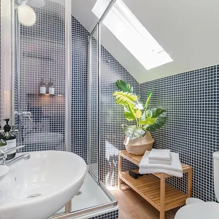 아파트 Casa Boma - Unique With Private Balcony And Panoramic Bridge View - Alcantara Iv 리스본